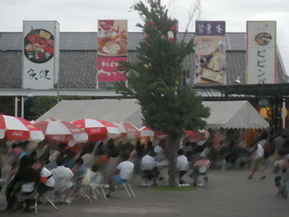ららん藤岡店前 の 広場